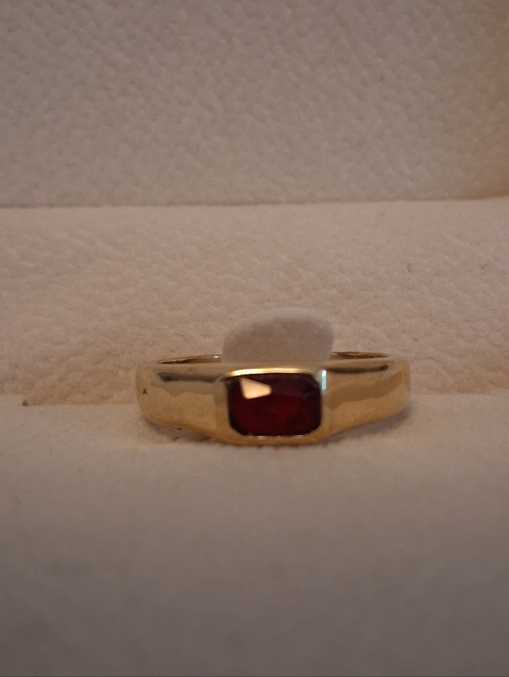 GOLD-TONE RUBY STONE RECTANGULAR RING - Picture 3 of 6